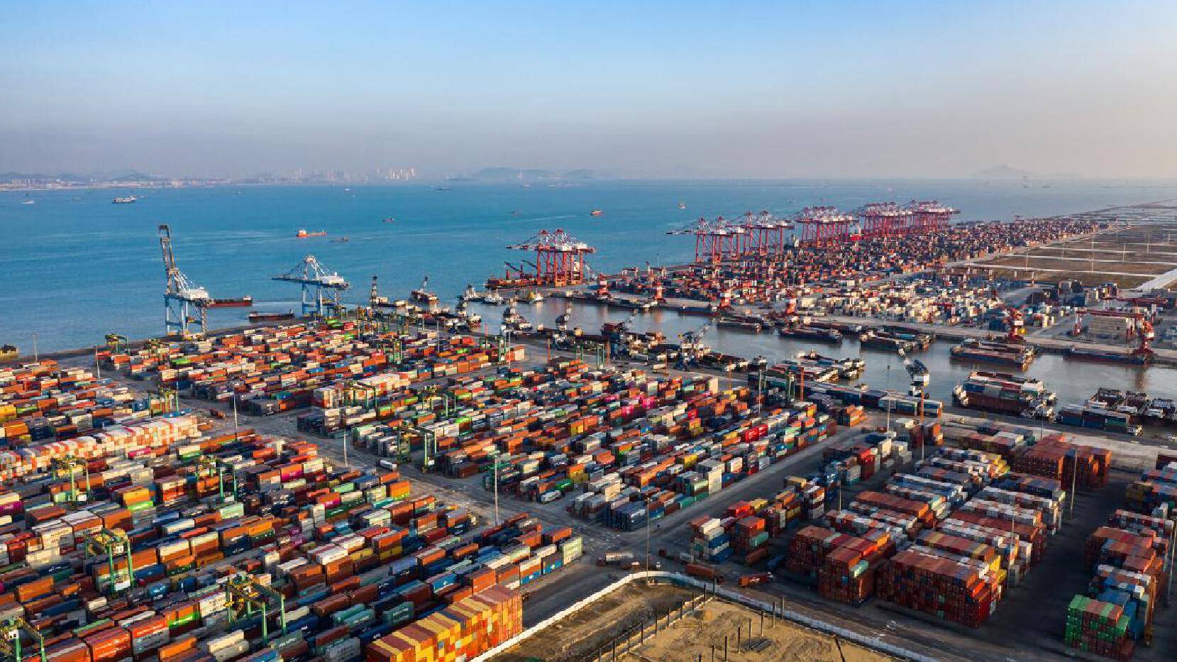 我国服务贸易前三季度同比增长显著，高端服务领域成新引擎